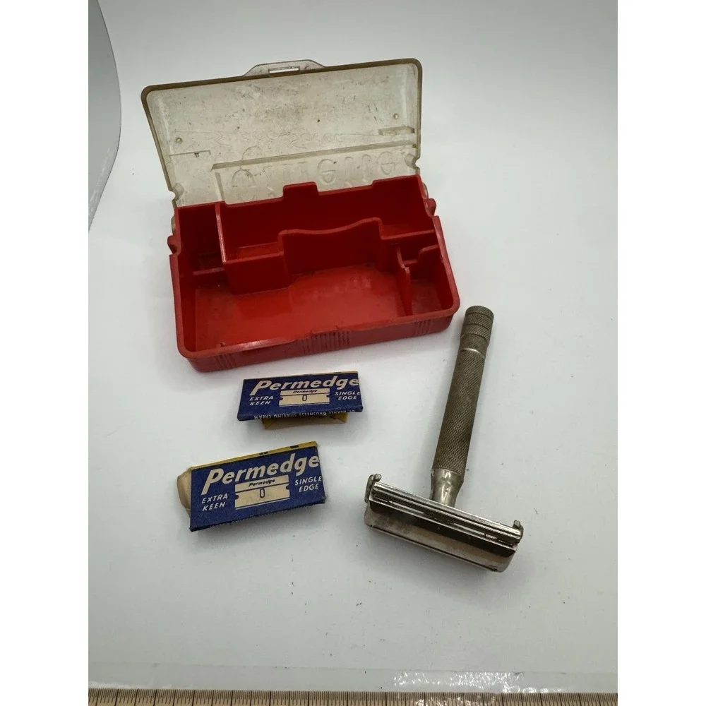 Vintage‎ Gillette Super Speed Safety Razor in Original Plastic Case w/ Blades